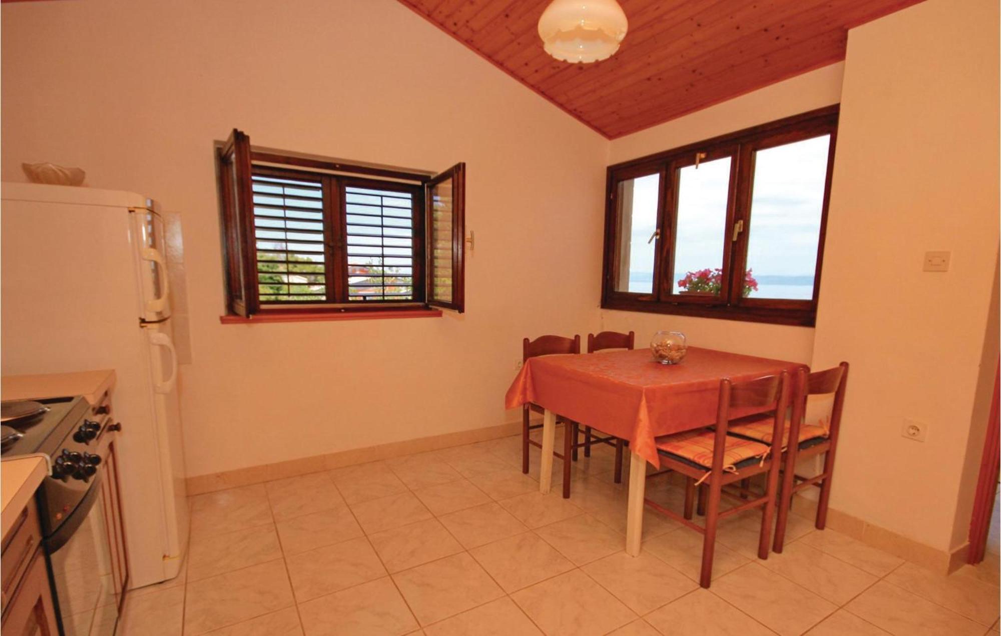 Gorgeous Apartment In Prigradica With Kitchen Exteriör bild