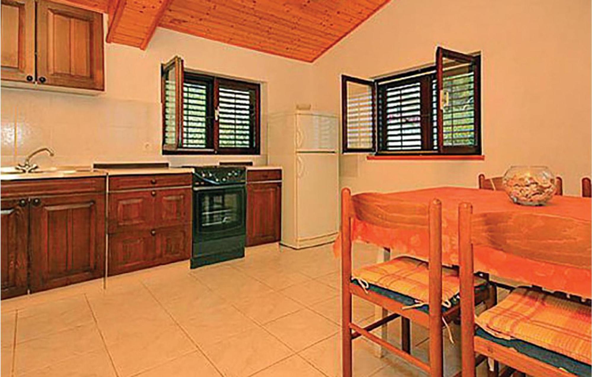 Gorgeous Apartment In Prigradica With Kitchen Exteriör bild
